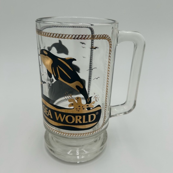 Sea World Black Gold Accent Glass Cup beer Mug Shamu Whale Theme Park Souvenir - Picture 2 of 2
